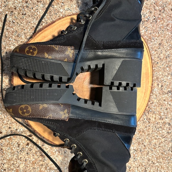 Authentic LouisVuitton Laureate Platform Desert Boot, Black 37.5, VGUC - Picture 4 of 16